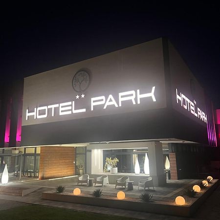 Hotel Park Opoczno ภายนอก รูปภาพ