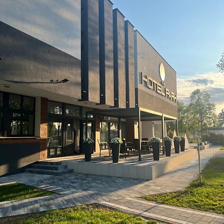 Hotel Park Opoczno ภายนอก รูปภาพ