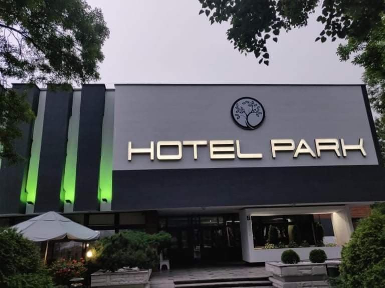 Hotel Park Opoczno ภายนอก รูปภาพ