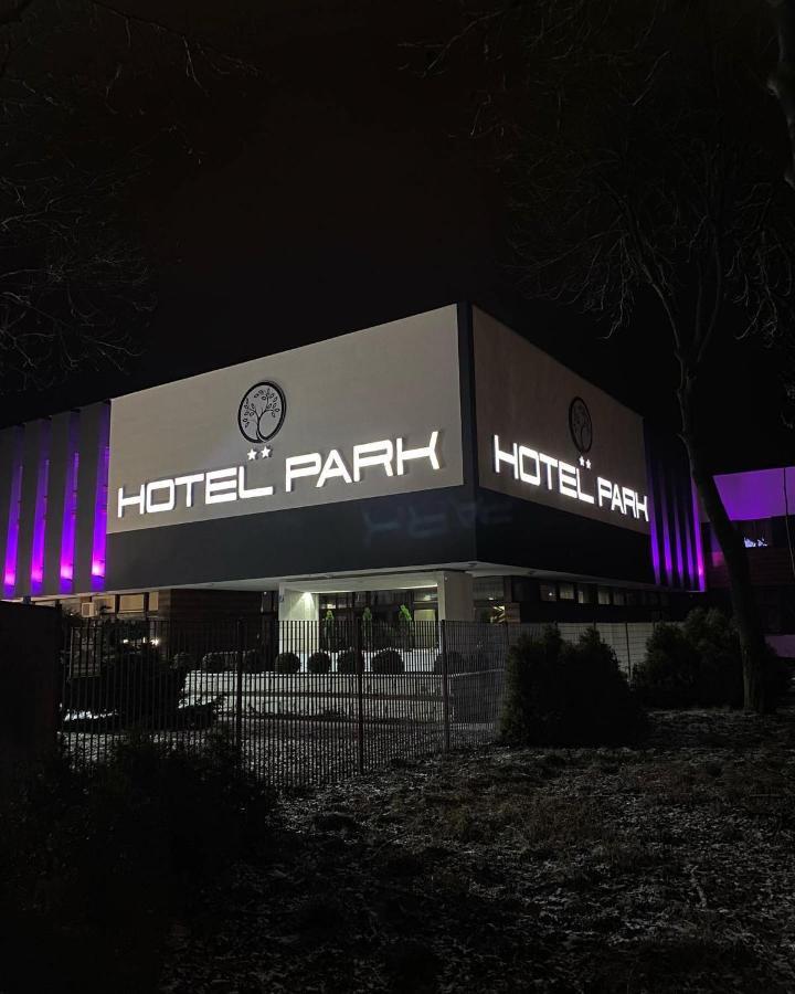 Hotel Park Opoczno ภายนอก รูปภาพ
