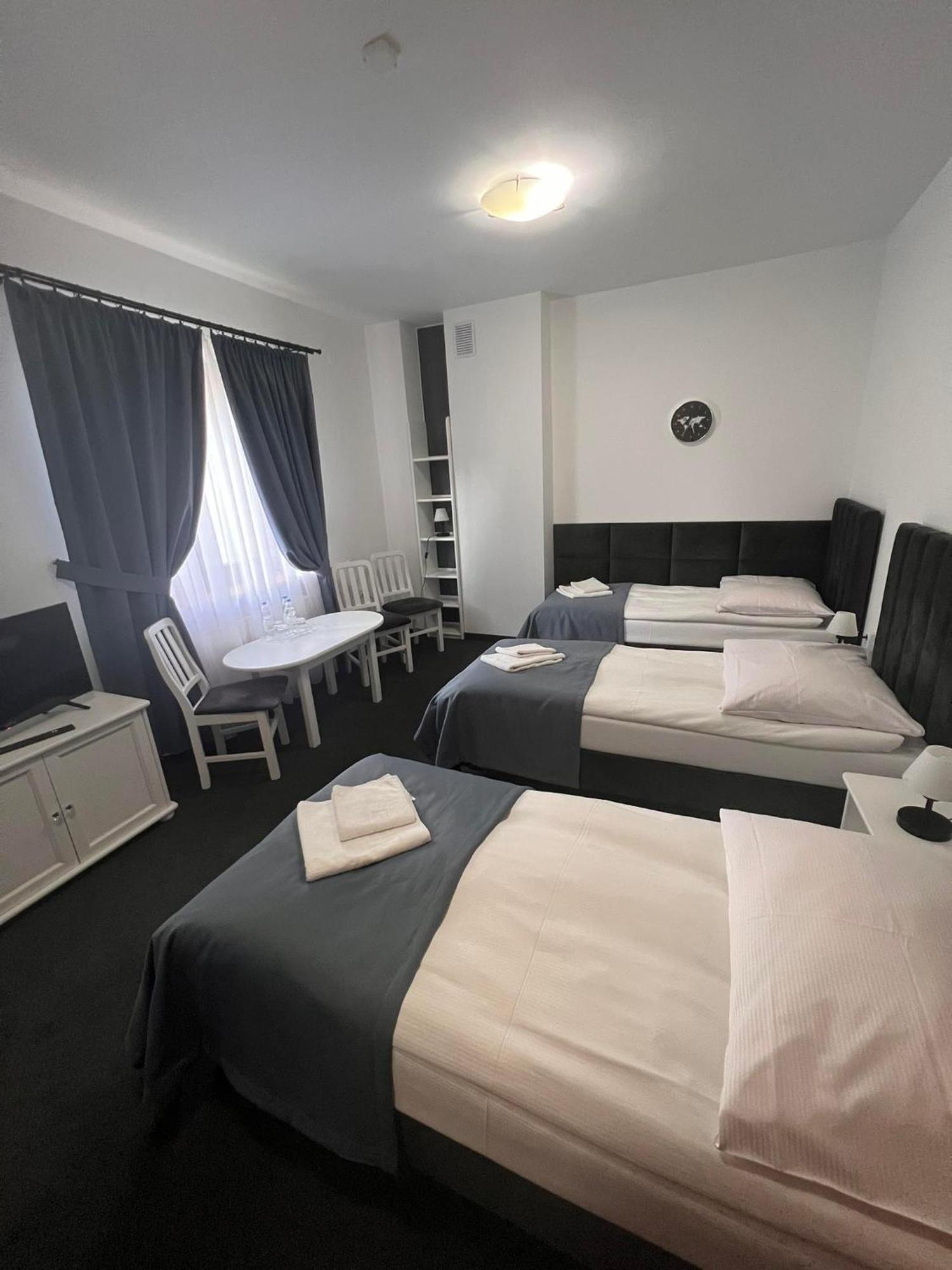 Hotel Park Opoczno ภายนอก รูปภาพ
