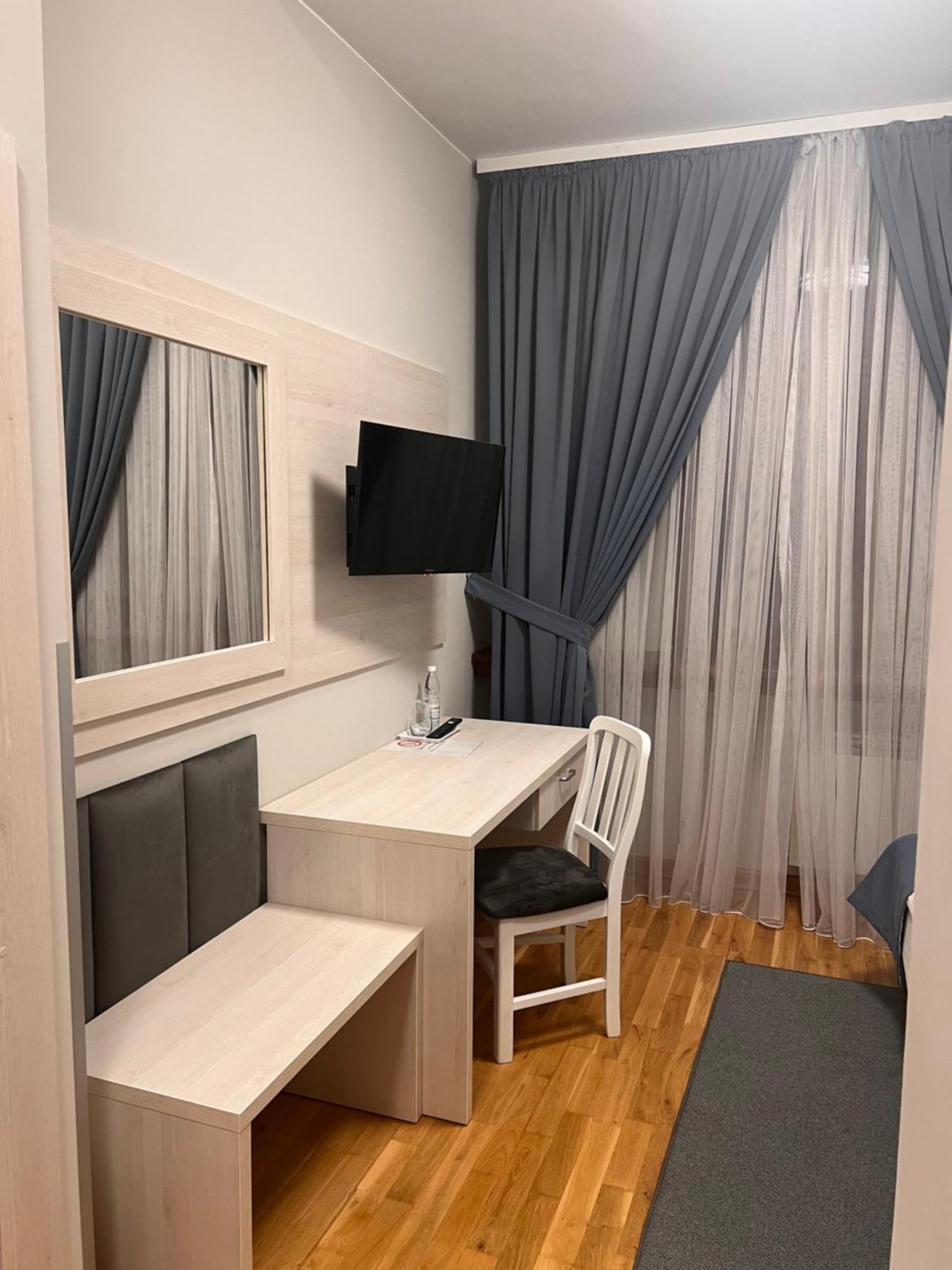 Hotel Park Opoczno ภายนอก รูปภาพ