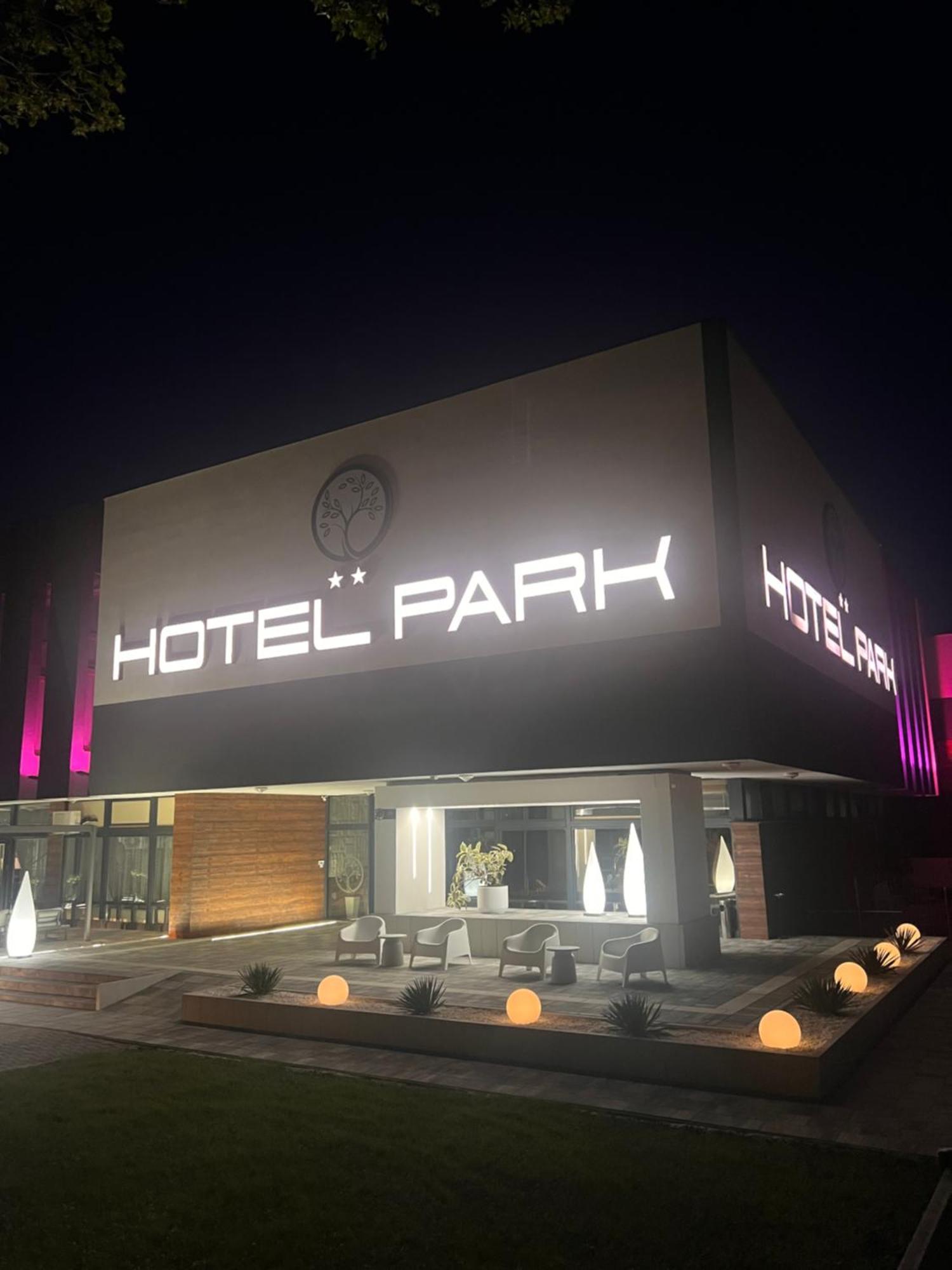 Hotel Park Opoczno ภายนอก รูปภาพ