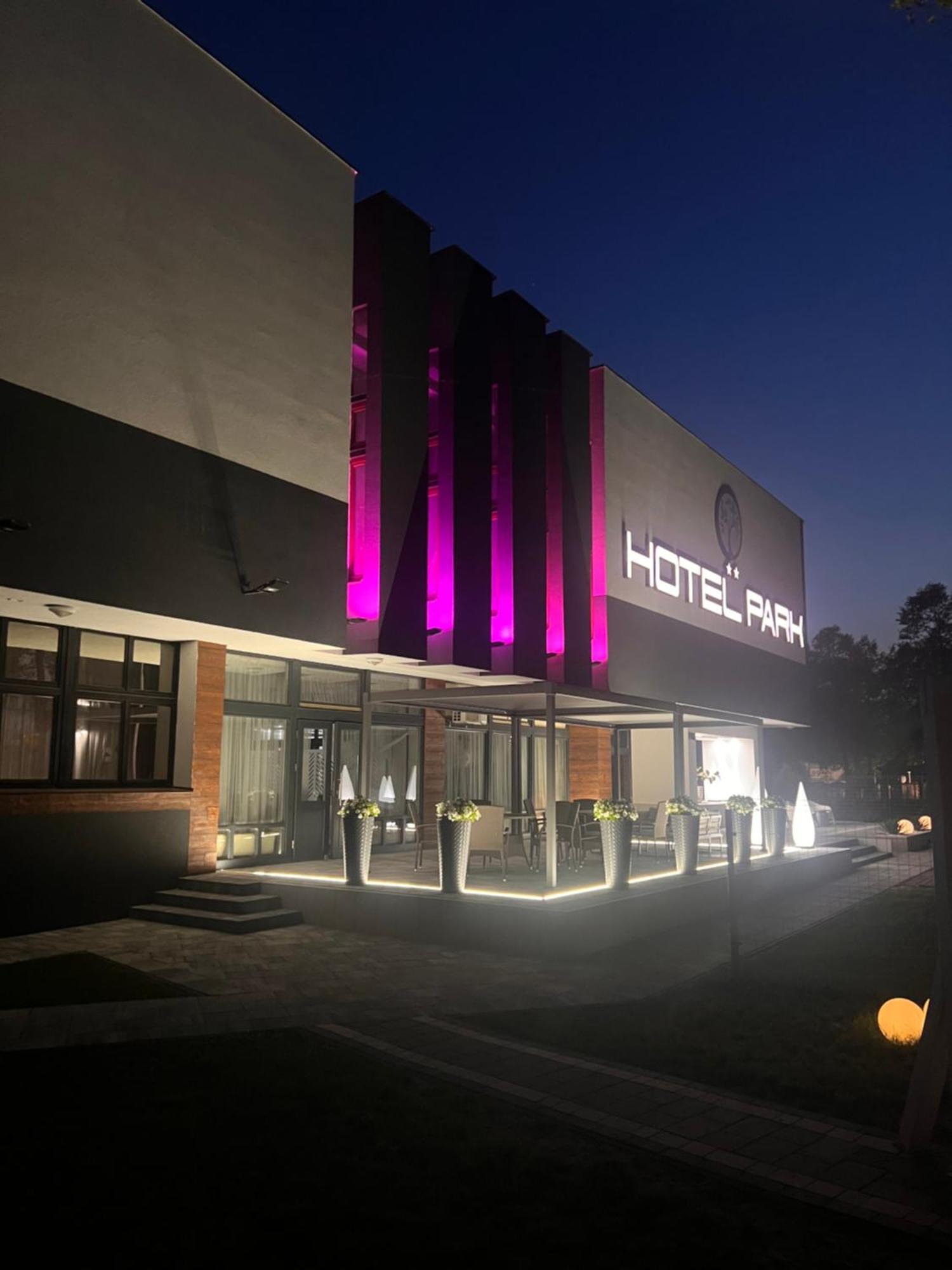 Hotel Park Opoczno ภายนอก รูปภาพ