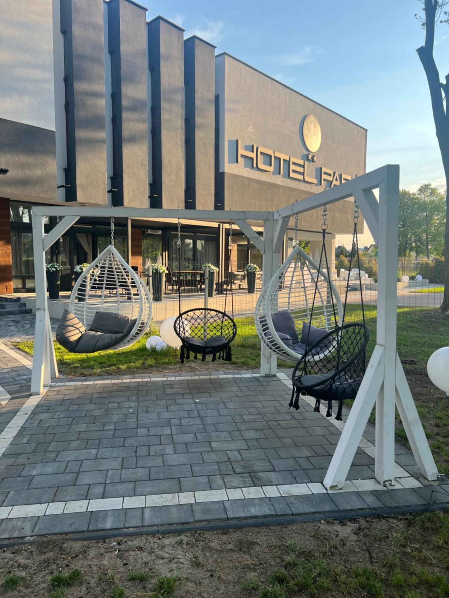 Hotel Park Opoczno ภายนอก รูปภาพ